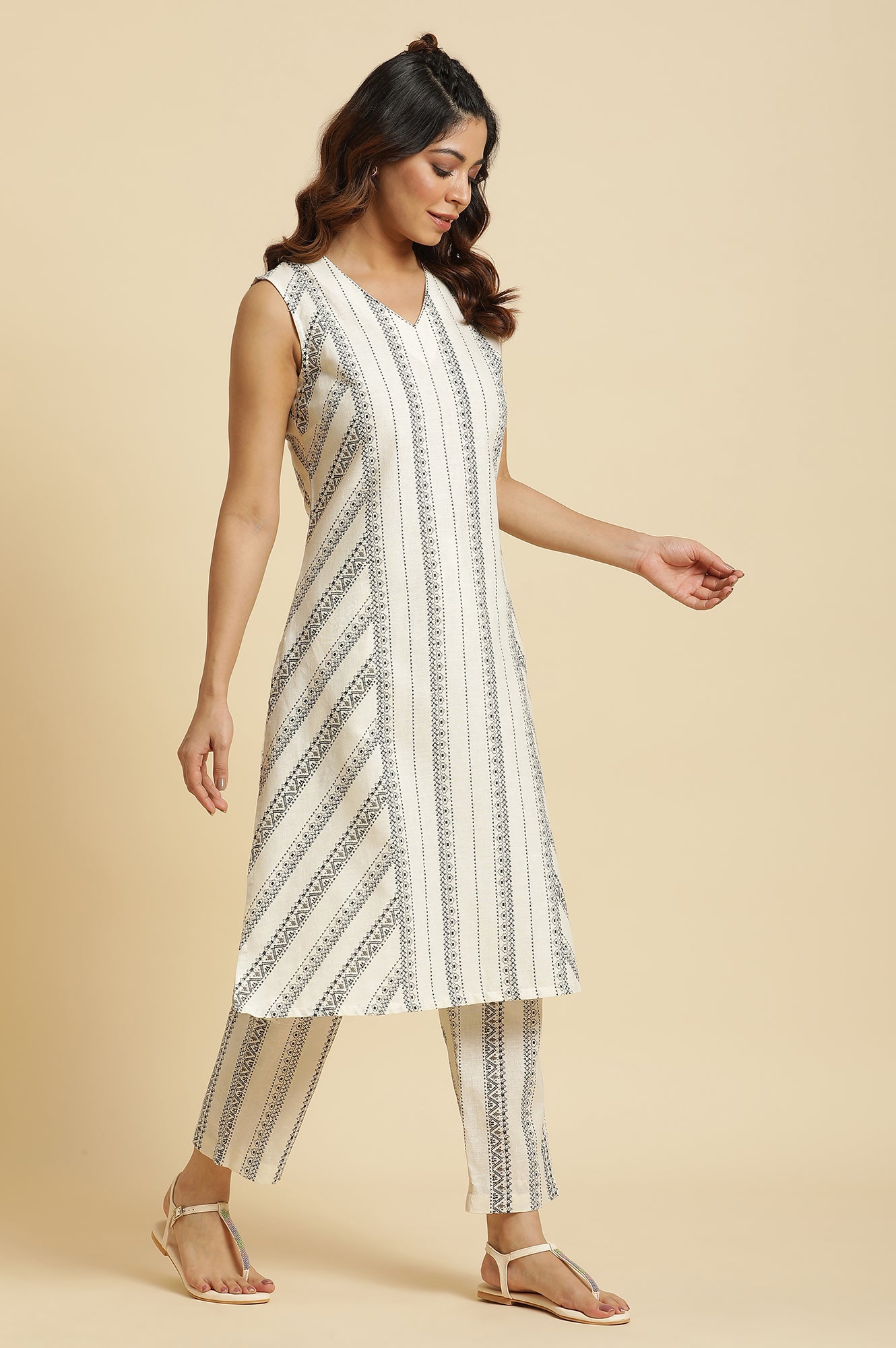 Ecru Printed Kurta & Pants Co-Ord Set With Kantha Detail - View 5