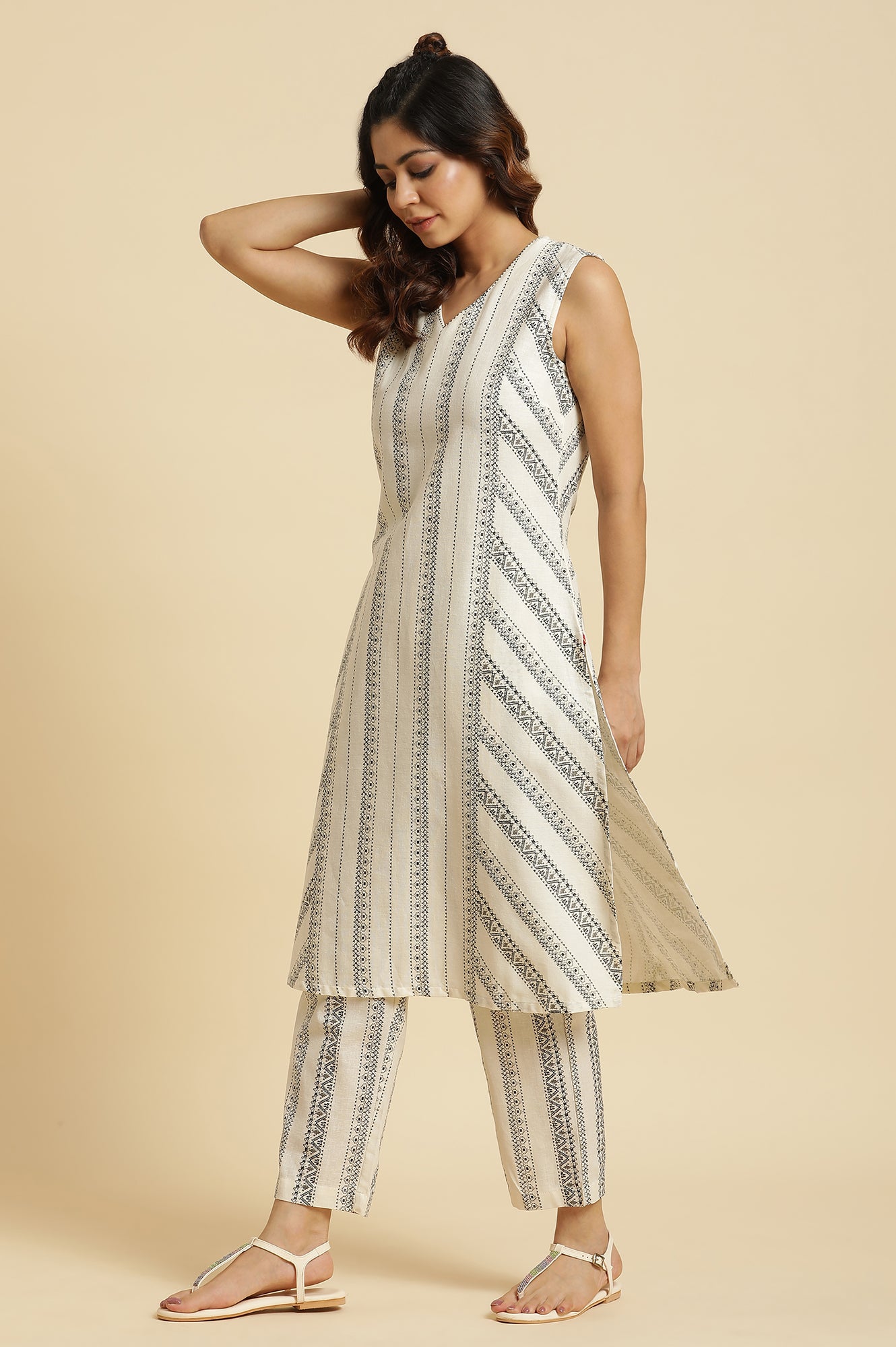 Ecru Printed Kurta & Pants Co-Ord Set With Kantha Detail - View 9