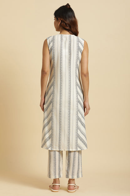 Ecru Printed Kurta & Pants Co-Ord Set With Kantha Detail - View 3